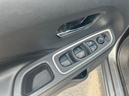 Used 2020 Nissan Versa SR FWD image 12
