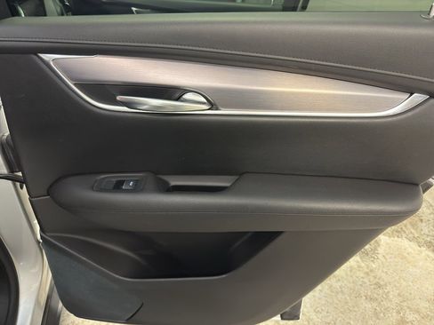 Used 2017 Cadillac XT5 Luxury image 24