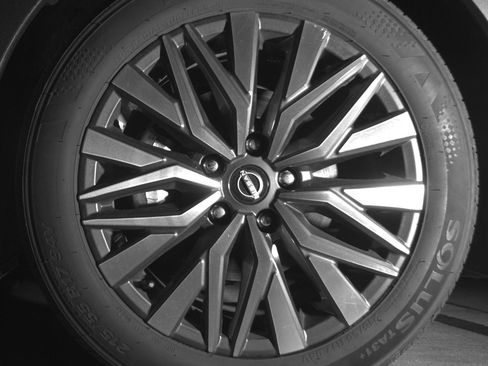 Used 2025 Nissan Altima 2.5 SV image 12