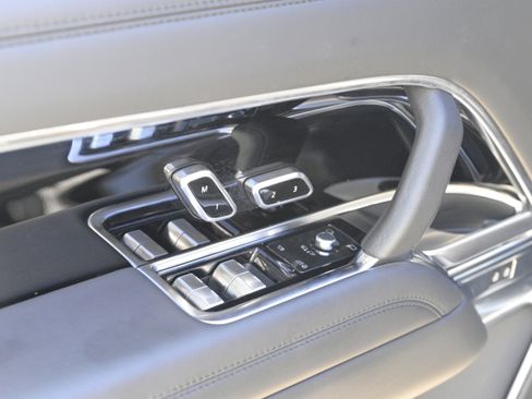 Used 2024 Land Rover Range Rover SE image 18