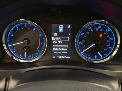 Used 2017 Toyota Corolla SE w/ SE Premium Package FWD image 22