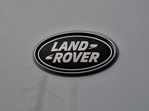 Used 2023 Land Rover Defender 110 X-Dynamic SE image 28