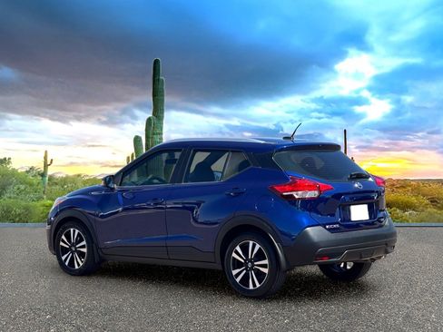 Used 2018 Nissan Kicks SV FWD image 4
