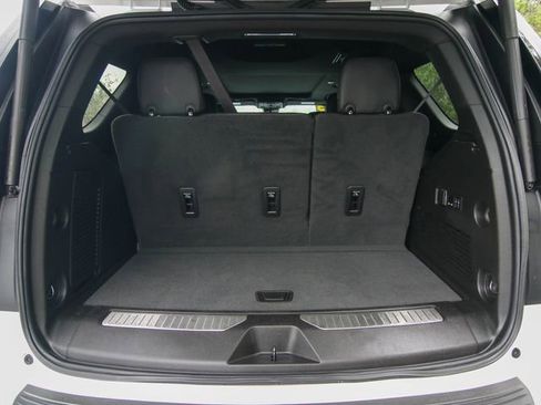 Used 2023 Chevrolet Tahoe Z71 w/ Luxury Package AWD/4WD image 31