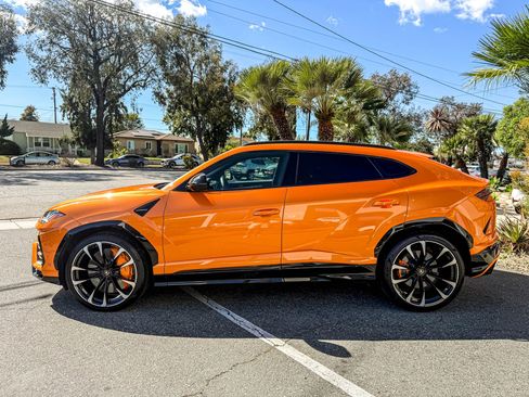 Used 2021 Lamborghini Urus AWD/4WD image 13