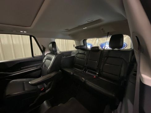 Used 2025 Lincoln Navigator Reserve AWD/4WD image 13