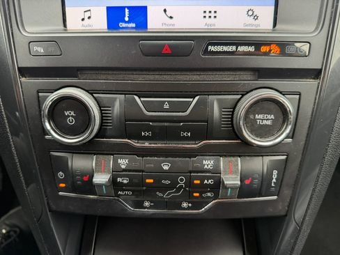 Used 2017 Ford Explorer XLT w/ Equipment Group 202A AWD/4WD image 20