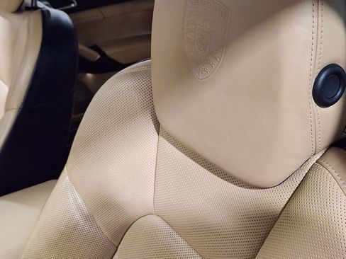 Used 2018 Porsche Cayenne image 32