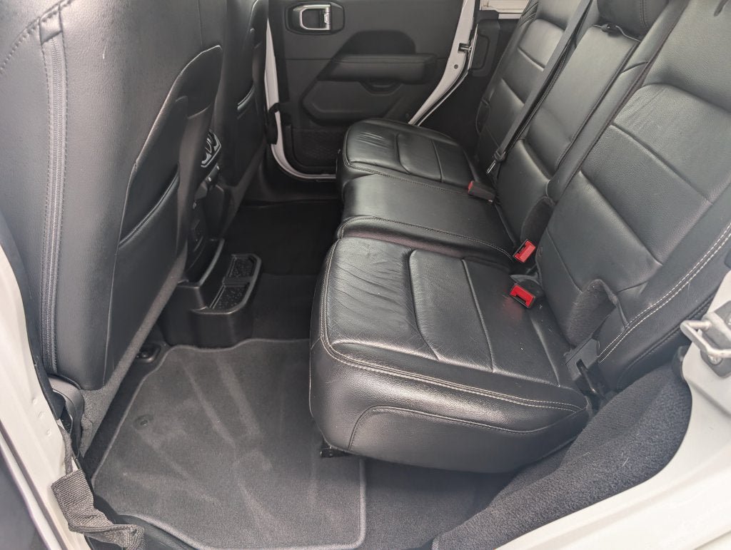 Used 2018 Jeep Wrangler Unlimited Sahara AWD/4WD image 27