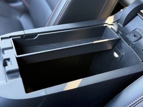 Used 2022 Chevrolet Equinox RS w/ RS Leather Package image 32