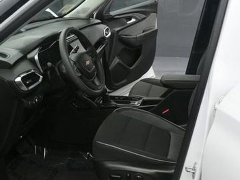 Used 2021 Chevrolet TrailBlazer LT w/ Convenience Package AWD/4WD image 9