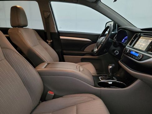 Used 2018 Toyota Highlander Plus AWD/4WD image 21