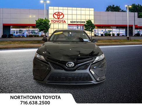 Used 2022 Toyota Camry SE w/ Convenience Package FWD image 5