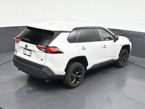 Used 2022 Toyota RAV4 LE FWD image 19