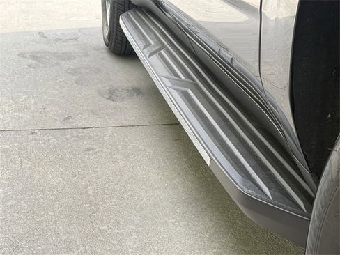 New 2026 Chevrolet Suburban LS image 8