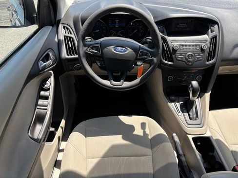 Used 2018 Ford Focus SE FWD image 18