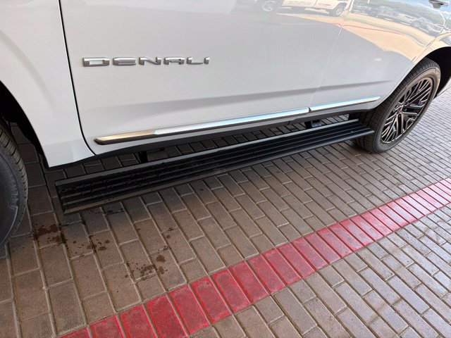 New 2026 GMC Yukon Denali w/ Denali Reserve Package AWD/4WD image 12