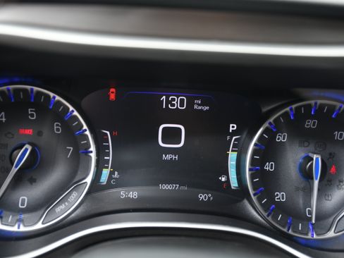Used 2021 Chrysler Pacifica Touring-L FWD image 14