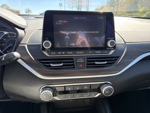 Used 2025 Nissan Altima 2.5 SV image 27