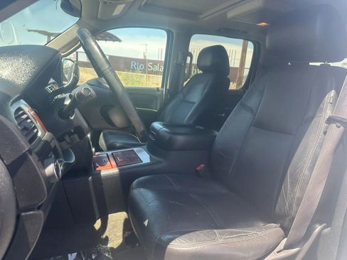 Used 2012 Chevrolet Suburban LTZ RWD image 8