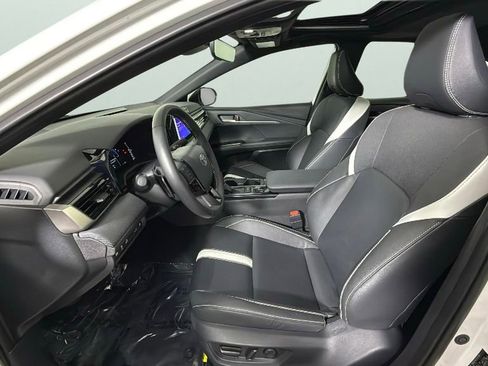 Used 2025 Toyota Camry SE w/ Convenience Package image 17