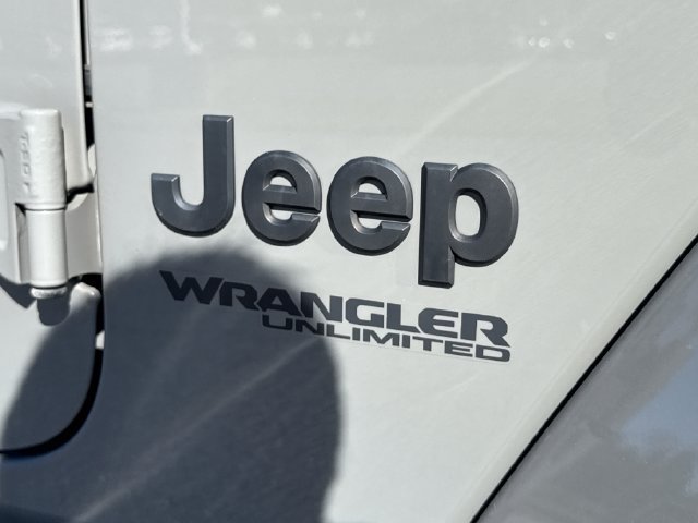Used 2021 Jeep Wrangler Unlimited Sahara AWD/4WD image 11