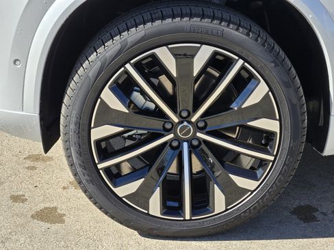 New 2026 Volvo XC90 B6 Ultra image 13