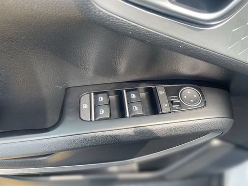 Used 2025 Kia Soul LX w/ LX Technology Package FWD image 15