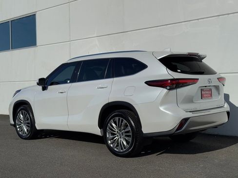 Used 2022 Toyota Highlander Platinum AWD/4WD image 5