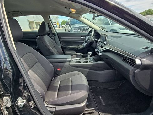 Used 2025 Nissan Altima 2.5 SV AWD/4WD image 40