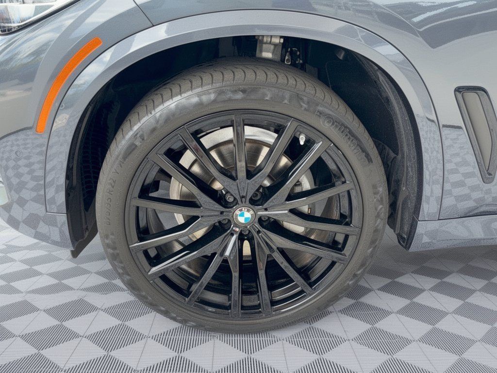 Used 2022 BMW X5 sDrive40i w/ M Sport Package RWD image 13
