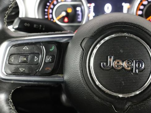 Used 2018 Jeep Wrangler Unlimited Sahara AWD/4WD image 8