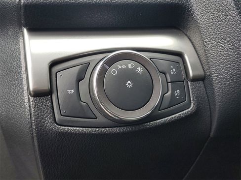 Used 2019 Ford Explorer XLT image 13