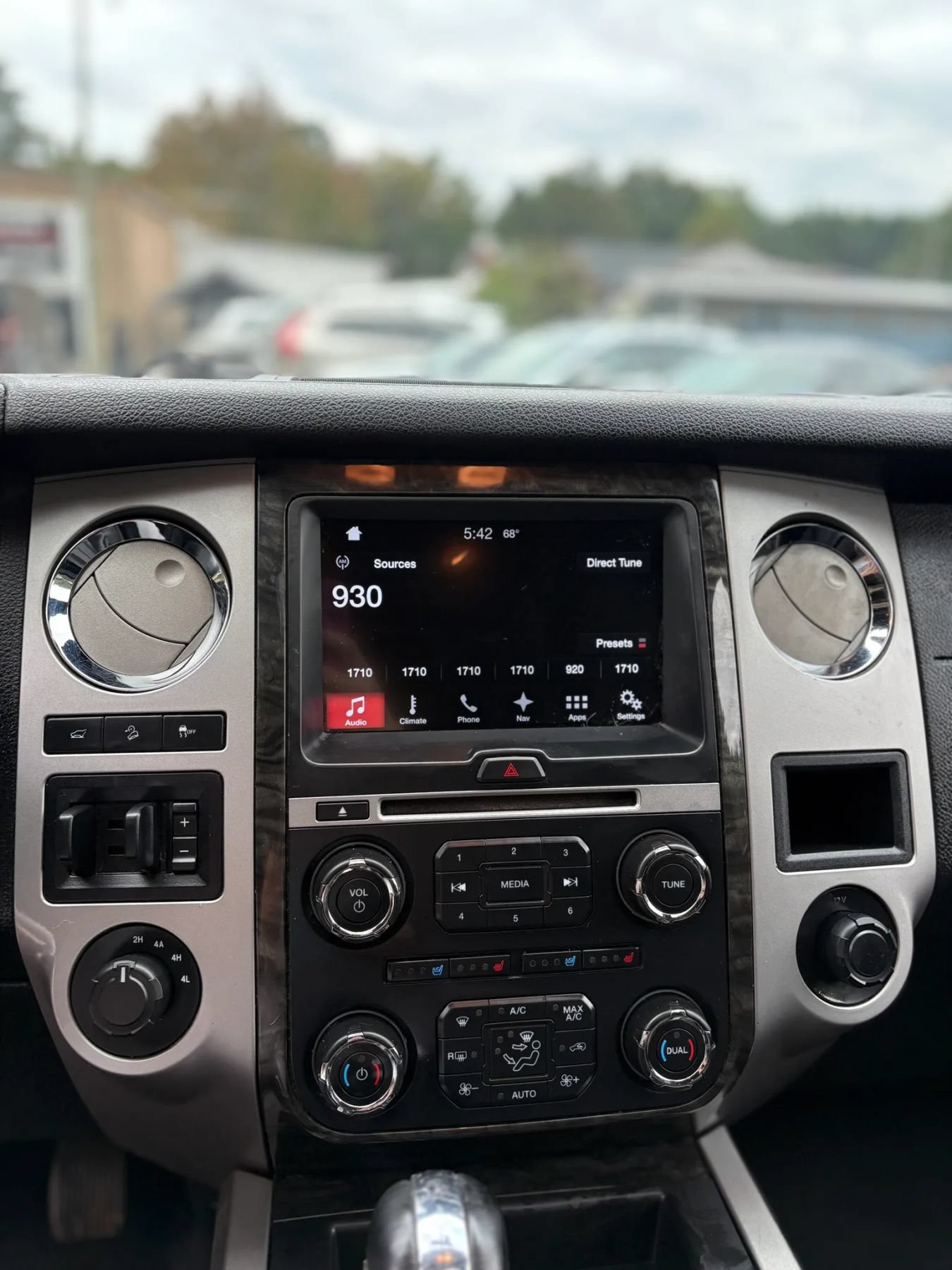 Used 2016 Ford Expedition Limited w/ Equipment Group 301A AWD/4WD image 18