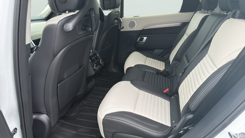 New 2026 Land Rover Discovery Dynamic SE AWD/4WD image 18