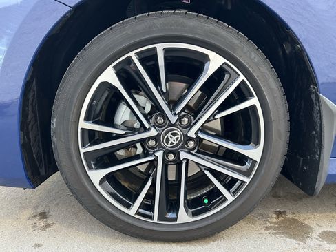 Used 2025 Toyota Camry XLE image 11