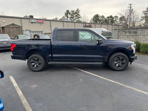 Used 2022 Ford F150 Lightning Lariat image 9