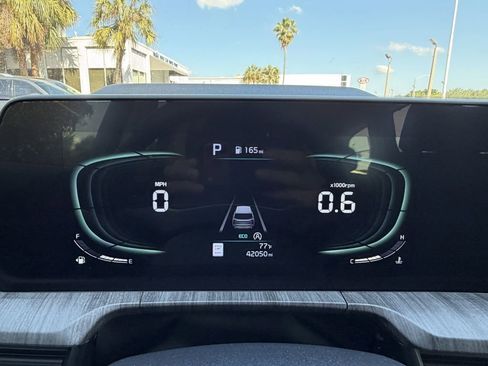 Certified 2024 Kia Telluride EX w/ EX Captain's Chair Package FWD image 31