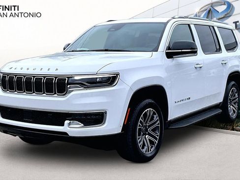 Used 2025 Jeep Wagoneer 4WD image 14