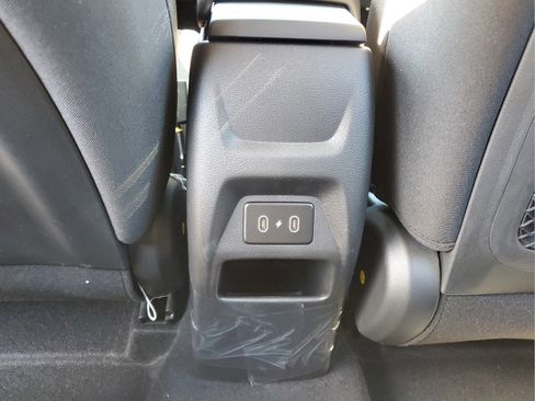 Certified 2025 Hyundai Venue SEL FWD image 9