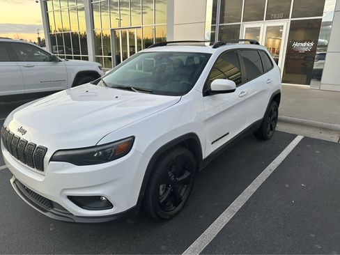 Certified 2021 Jeep Cherokee Latitude Plus w/ Sun & Sound Group image 5