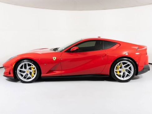 Used 2018 Ferrari 812 Superfast RWD image 3