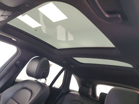 Used 2022 Mercedes-Benz GLC 300 4MATIC image 7
