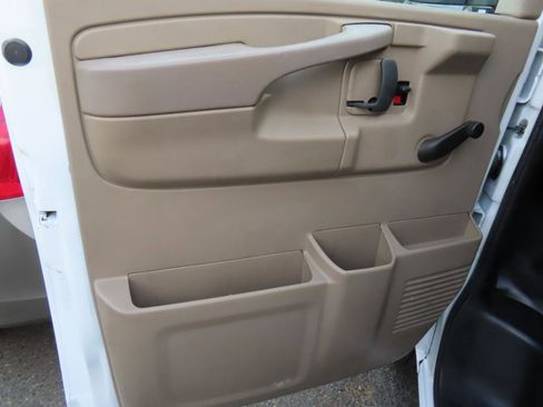 Used 2012 Chevrolet Express 2500 RWD image 10