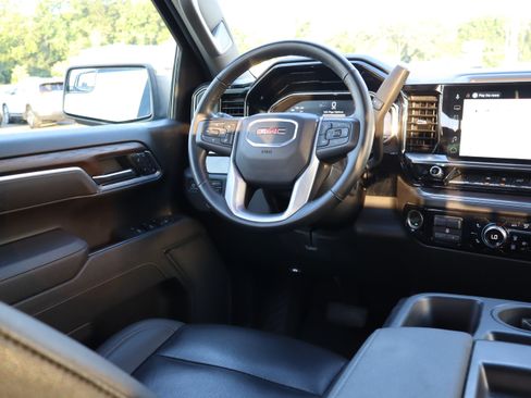 Used 2025 GMC Sierra 1500 SLT AWD/4WD image 14