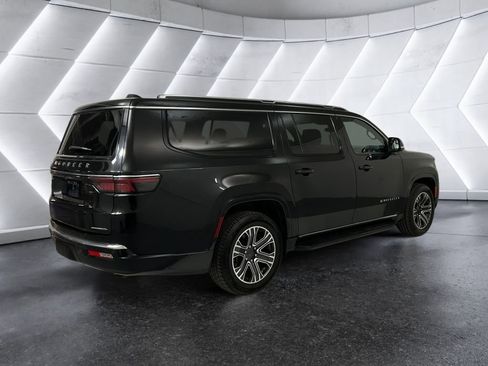 Used 2023 Jeep Wagoneer L Series II image 4