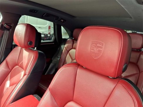 Used 2023 Porsche Macan S image 21