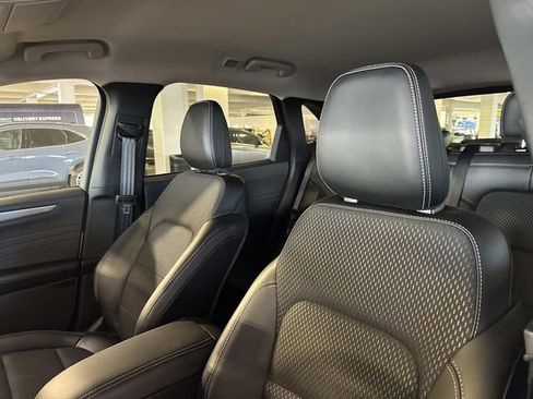 Used 2025 Ford Escape SE image 15