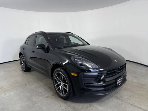 Certified 2024 Porsche Macan AWD/4WD image 9
