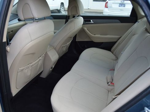 Used 2017 Hyundai Sonata SE w/ Cargo Package image 17